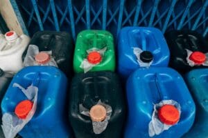 profesjonalny pojazd przewożący odpady chemiczne w sposób bezpieczny