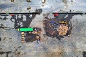 profesjonalny transport odpadów realizowany przez wykwalifikowany zespół w nowoczesnych pojazdach